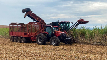 Trator movido a etanol da Case, em teste na Usina São Martinho, pode ser novidade na Agrishow 2026