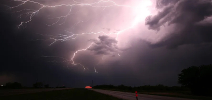 Ciclone e frente fria geram alerta de temporais em todas as regiões nesta terça-feira