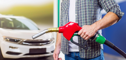 Etanol sobe mais que a gasolina em dezembro e pressiona preços dos combustíveis