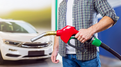 Etanol sobe mais que a gasolina em dezembro e pressiona preços dos combustíveis
