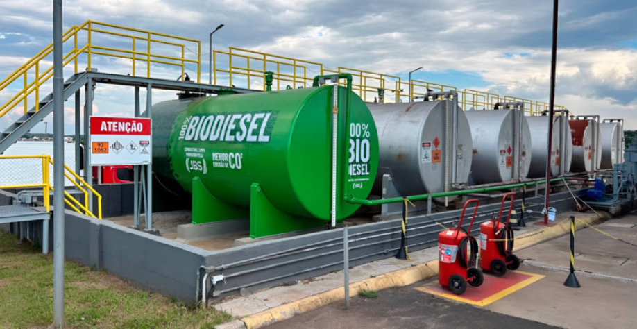 Bombas dedicadas ao B100 com capacidade para 30 mil litros em ponto de abastecimento da Biopower, da JBS | Foto Divulgação