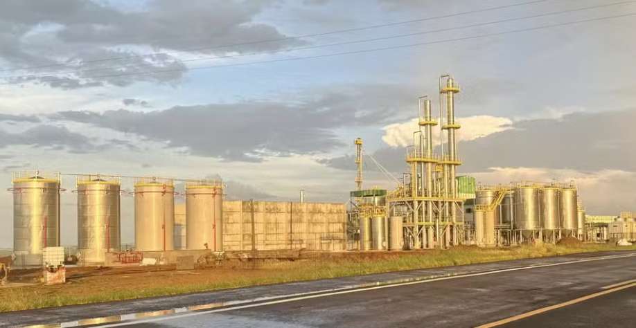 Usina da CB Bioenergia, em Santiago (RS); etanol a unidade será destinado às indústria de cosméticos e bebidas — Foto: Divulgação