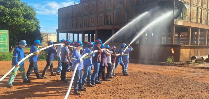 Alcoolvale realiza simulado de combate a incêndio