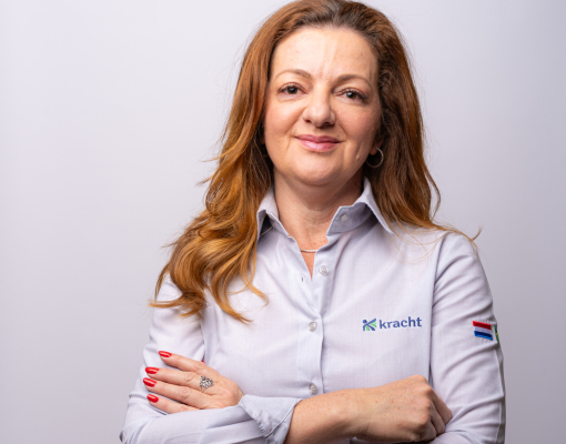 Flávia Ferraz: “Nossas soluções permitem que a cana atravesse as adversidades do campo, mantenha sua eficiência e expresse seu máximo potencial produtivo”. Foto: Divulgação Kracht