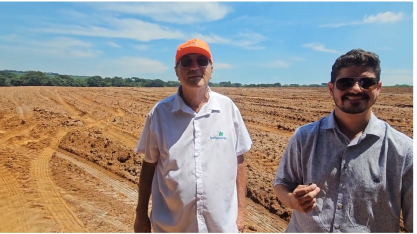 O pesquisador Hélio do Prado e Giuliano Beggio Francischini, CEO da Beggio Lorenzo Agropecuária, falam sobre o trabalho realizado para melhorar os solos da propriedade