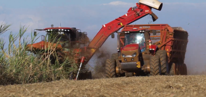 Trator movido a etanol da Case, em teste na Usina São Martinho, pode ser novidade na Agrishow 2026