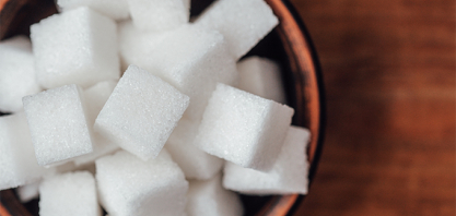 Açúcar recua nas bolsas internacionais, enquanto mercado interno registra leve alta