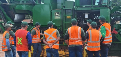 Alcoolvale promove capacitação para operadores de colhedora de cana-de-açúcar