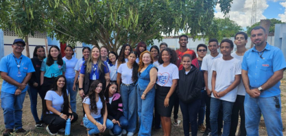 Alunos da Escola Estadual Professor Ernani Mero realizam plantio simbólico de mudas nativas com apoio da Usina Caeté