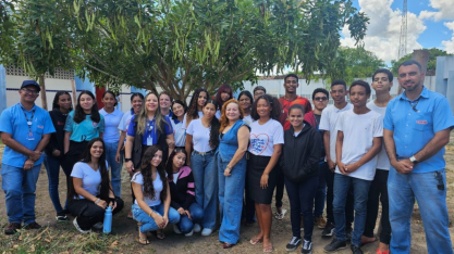 Alunos da Escola Estadual Professor Ernani Mero realizam plantio simbólico de mudas nativas com apoio da Usina Caeté