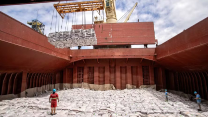 Navios com açúcar ‘param no meio do caminho’ e completam rota por terra no Oriente Médio