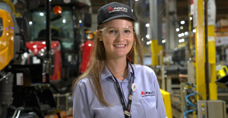 Mariana Peteffi coordena iniciativas para ampliar a eficiência e qualidade dos processos de usinagem na fábrica da AGCO, em Canoas (RS)
