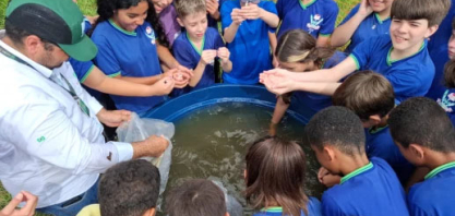 Nardini promove ação ambiental com repovoamento de peixes em Cândido Rodrigues