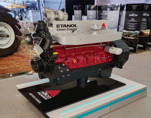Motor a etanol da AGCO, grupo que reúne as marcas Valtra, Massey Ferguson e Fendt — Foto: Eliane Silva/Globo Rural