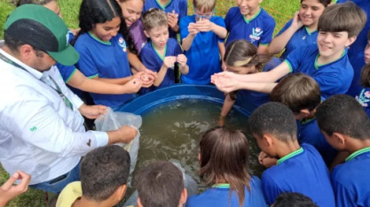 Nardini promove ação ambiental com repovoamento de peixes em Cândido Rodrigues