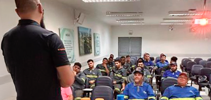 Colaboradores têm treinamento sobre uso seguro de abrasivos