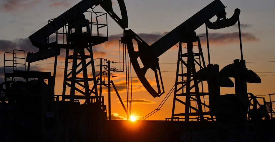 Exploração de petróleo em Almetyevsk, na Rússia, em 4 de junho de  2023  • REUTERS/Alexander Manzyuk