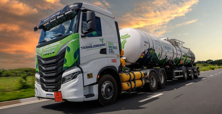 Caminhão a gás da TransJordano abastecido com biometano fornecido pela Ultragaz, da Ultrapar (Foto Divulgação TransJordano)