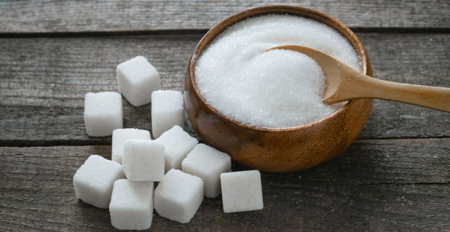 O consumo frequente de açúcar pode sobrecarregar o pâncreas, o fígado e até o coração, aumentando o risco de diabetes e outras doenças.  • Canva