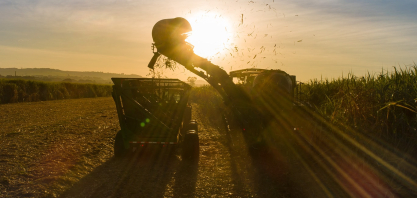 Colhedora de cana John Deere CH 7 tem menor consumo de combustível e melhoria na limpeza da cana