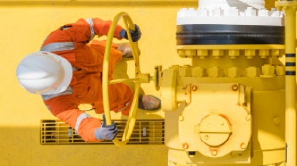 Petróleo em alta impulsiona etanol e pressiona diesel no Brasil