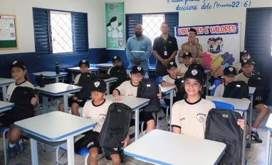 CMAA entrega kits escolares a participantes do Programa Patrulheiro Mirim em Ituiutaba/MG