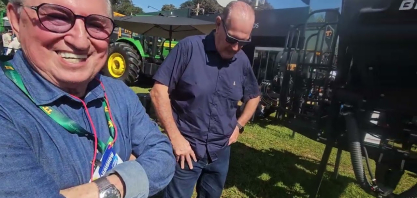 Na Agrishow 2026, Edilson Maia apresentou o Bisturi Canavieiro para Beto Artioli