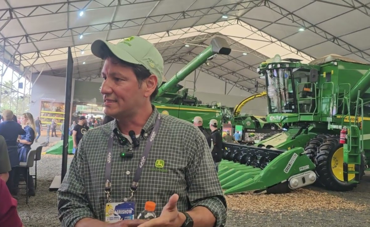 Na Agrishow 2026, John Deere destaca diferenciais da nova colhedora de cana CH-9