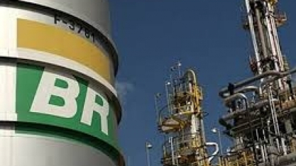 Petrobras faz primeiro reajuste na gasolina após a guerra, com alta de R$ 0,48