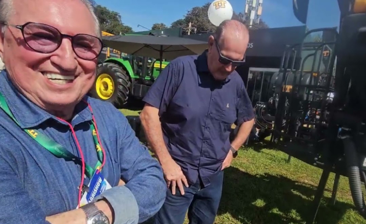 Na Agrishow 2026, Edilson Maia apresentou o Bisturi Canavieiro para Beto Artioli