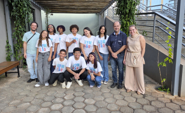 Visita à indústria amplia visão profissional de jovens da Canaoeste