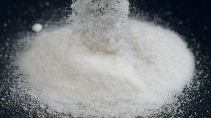 Palha seca e três fósforos