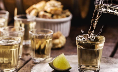 Dia da Cachaça: fiscalização atua para garantir a qualidade da bebida e a segurança do consumidor