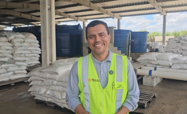 Na Industrial Porto Rico, fiscal líder, admira tanto a irrigação, que tem blog sobre cana irrigada por gotejamento