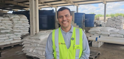 Na Industrial Porto Rico, fiscal líder, admira tanto a irrigação, que tem blog sobre cana irrigada por gotejamento